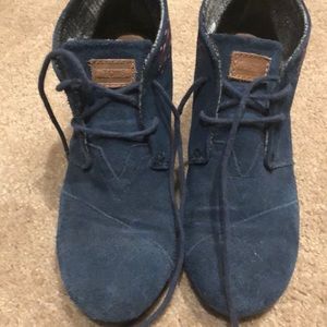 Navy blue suede wedge booties with embroidery